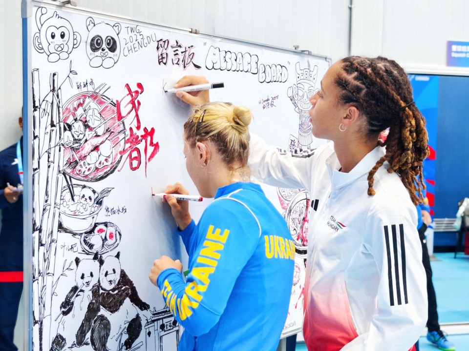 的平台, 对刘艺嘉的 的平台, 对刘艺嘉的