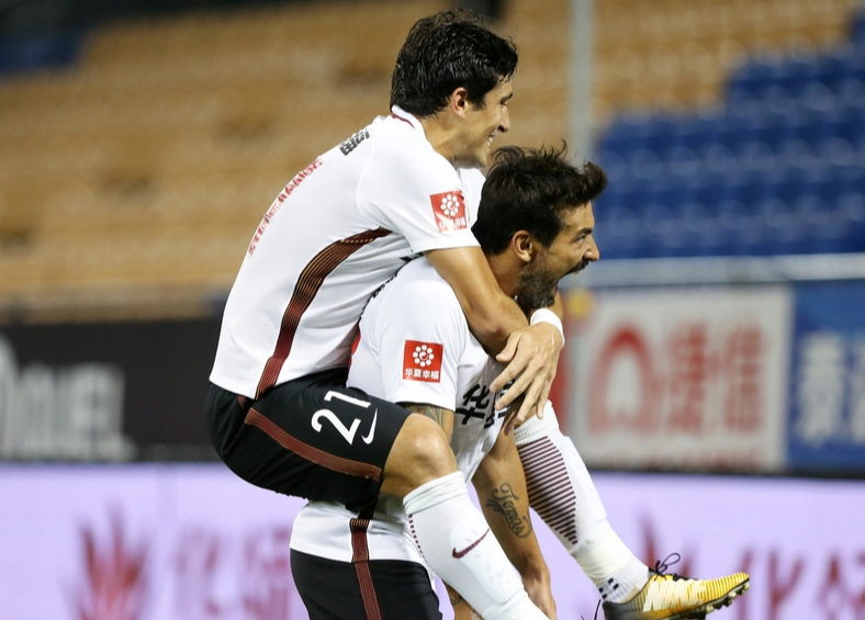 万欧元, 逼近, 丢脸 万欧元, 逼近, 丢脸